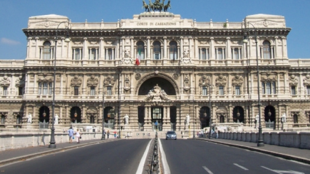 Avvocati e truffa aggravata ai danni del cliente.