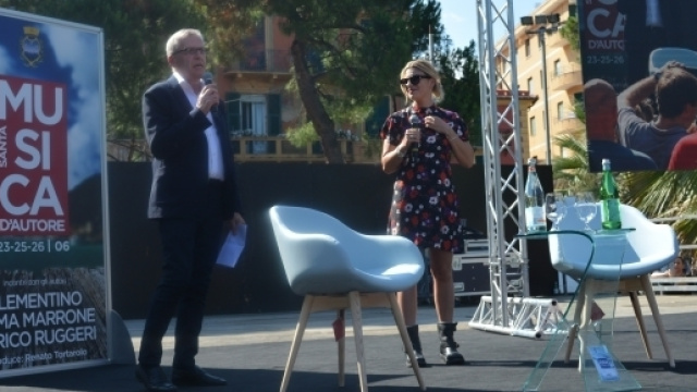 Mrs. Brown si racconta al giornalista Roberto Tortarolo