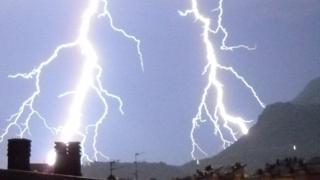 Pioggia di fulmini in India nella stagione dei monsoni: almeno 98 le vittime