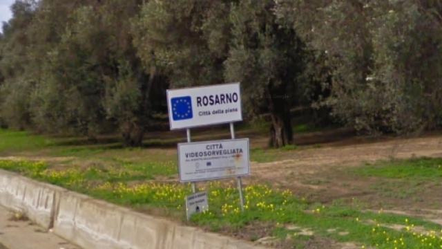 Rosarno: a fuoco nove compattatori