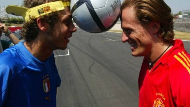 &Egrave; da sempre Italia-Spagna per Vale: qui ai tempi dei duelli con Gibernau.