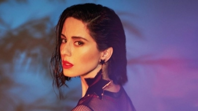 Paola Iezzi nella cover dell'EP "Lovenight"