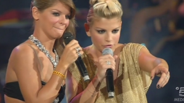 Alessandra Amoroso, fan allarmati: il perch&eacute; del dimagrimento