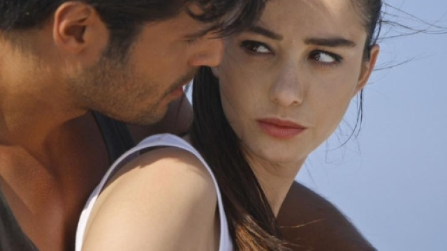 Cherry Season : Ayaz e Oyku stanno insieme.