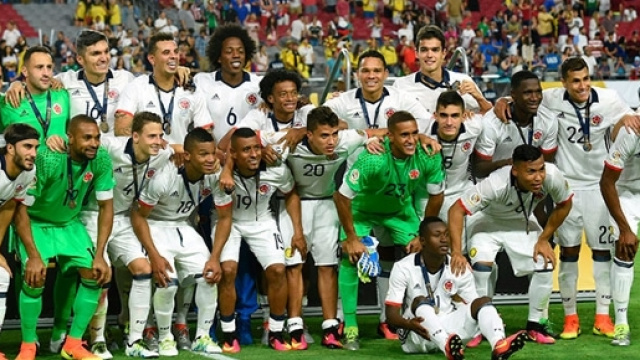 Foto di rito per la Colombia, terza alla Copa America del Centenario