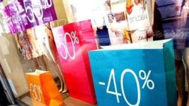Saldi estivi 2016: a Milano iniziano il 2 luglio. Consigli del Codacons.