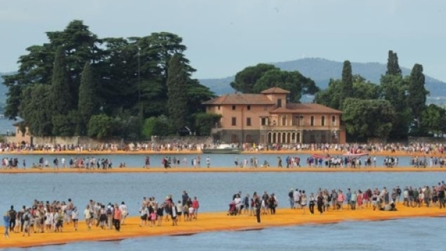 Floating Piers, la passerella sul lago d'Iseo creata da Christo