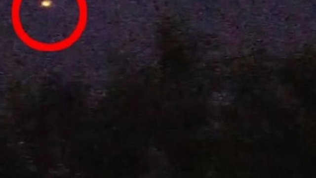 Ufo: un video sembra mostrare sfere di fuoco in cielo durante un temporale