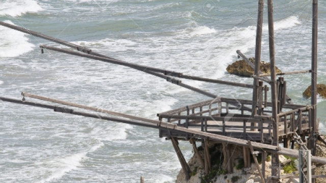 Il trabucco di Rodi Garganico prima del rogo.