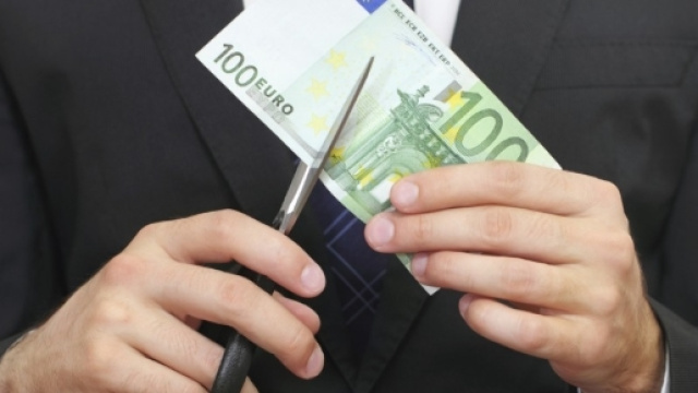 Oltre 5.100 euro: &egrave; quanto percepisce, in media, per ogni seduta un Consigliere regionale della Puglia.