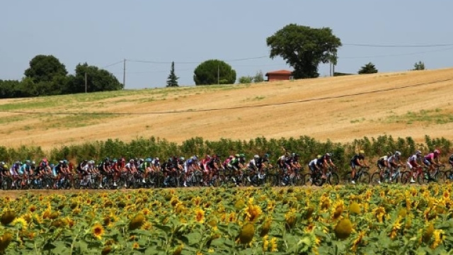 Tour de France, due corridori danno forfait