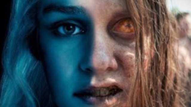 Daenerys Targaryen contro uno zombie
