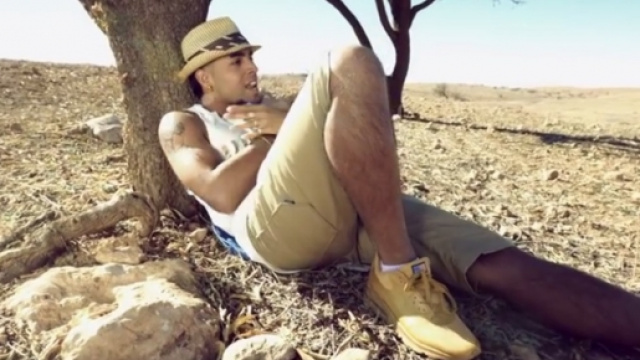 Tey, de son vrai nom Yannick Antoinette est un chanteur originaire de l'&icirc;le Maurice.