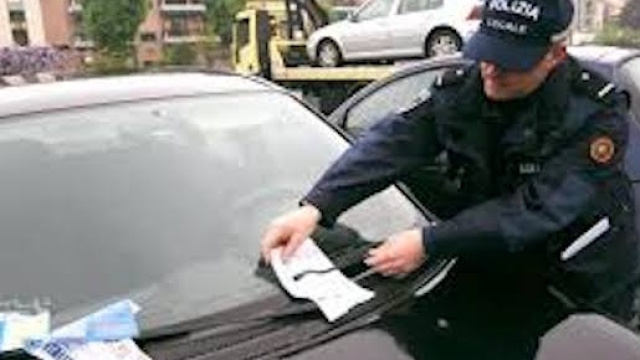 Multa a Viterbo: una donna l'ha ricevuta per aver lasciato il finestrino aperto.