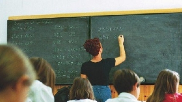 Ultime notizie scuola, gioved&igrave; 30 giugno 2016: il caso di Kathleen Pook, neoassunta ma mandata in pensione