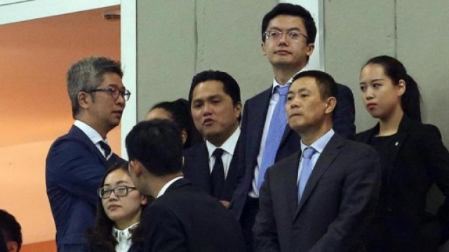 Thohir insieme ai rappresentanti del Suning.
