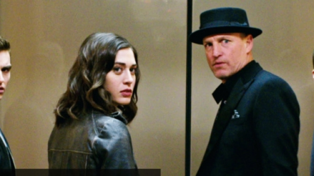 da sinistra: Dave Franco, Lizzy Caplan,Woody Harrelson, Jesse Eisenberg