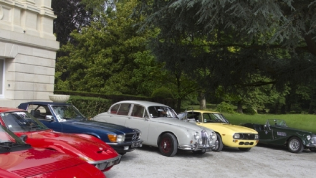 Quelques autos repr&eacute;sentatives de "Midi-Minuit"