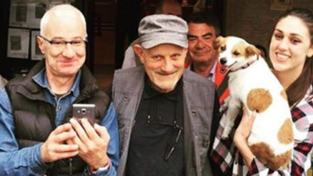Cecilia Rodriguez con il cane ritrovato davanti ad un bar di Milano