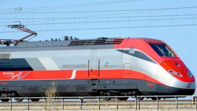 Il Frecciarossa debutta il 12 giugno sulla Milano-Lecce aggiungendosi all'ampia offerta dei Frecciabianca e Intercity.