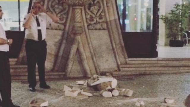 La statua di Re Sebastiano I distrutta da un selfie