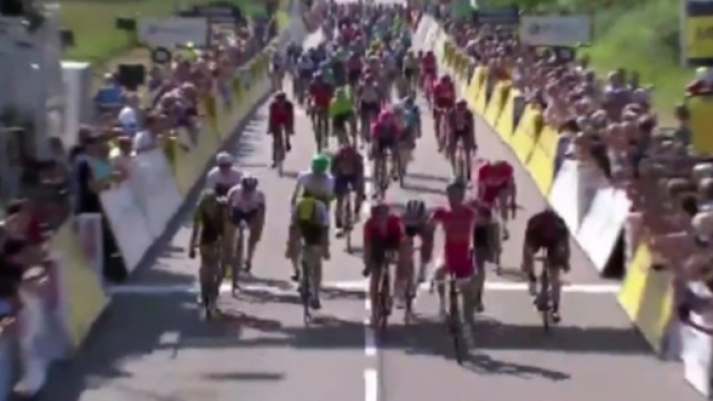 La volata di Nacer Bouhanni al Giro del Delfinato