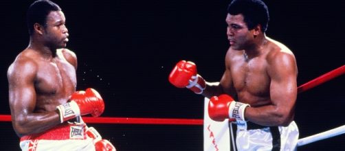 Larry Holmles e Muhammad Ali, na luta de outubro de 1980