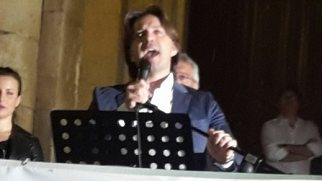 Corrado Figura durante il comizio di apertura