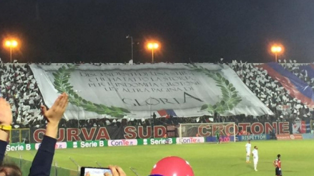 La curva sud "Giorgio Manzulli" - Crotone.