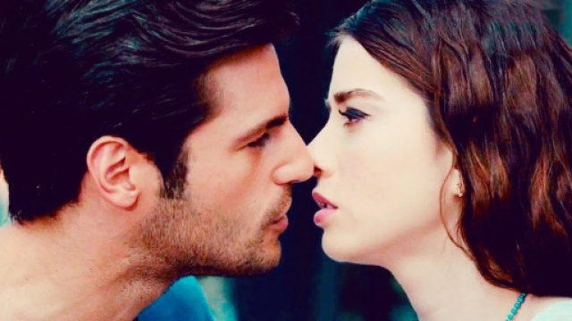 Cherry Season anticipazioni: Oyku e Ayaz si innamorano