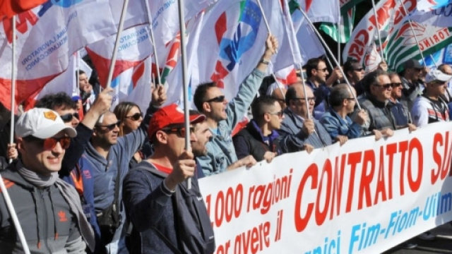 Metalmeccanici in sciopero il 9 e il 10 giugno.