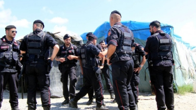 Carabinieri nella tendopoli di San ferdinando