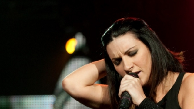 Laura Pausini durante un concerto