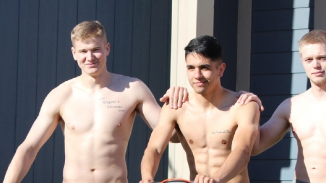 Tutti nudi al ristorante. Privacy assicurata, si spera.