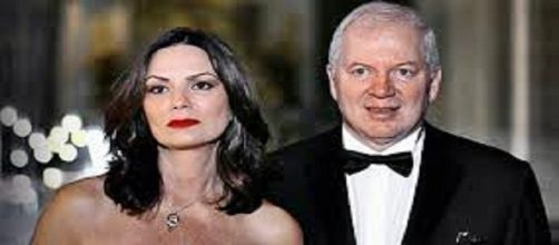 Bilion&aacute;rio &eacute; denunciado por Luiza Brunet: costelas quebradas