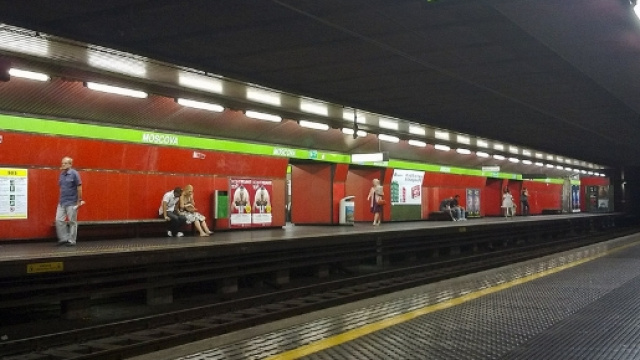 Stazione Moscova della M2 chiude per due mesi causa ristrutturazione. Info.