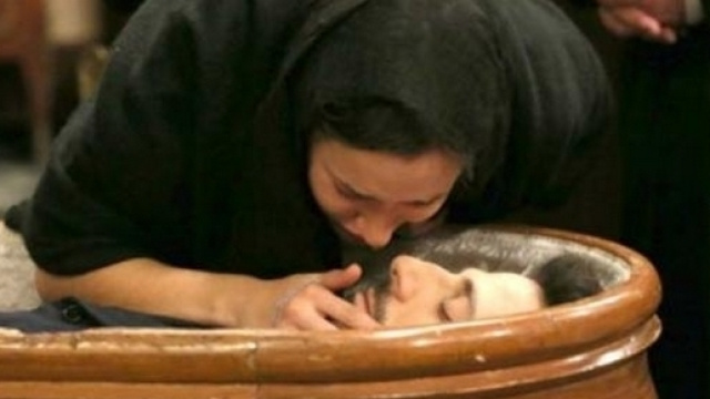 Il Segreto, anticipazioni 12 luglio: Aurora piange Conrado