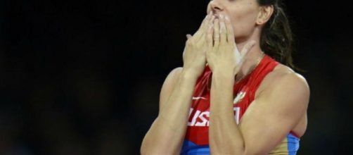 La IAAF proh&iacute;be a Yelena Isinbayeva y a otros 66 atletas rusos competir en los JJOO de R&iacute;o