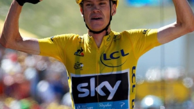 Ciclismo &ndash; OA - oasport.it / Chris Froome festeggia in maglia gialla: sar&agrave; cos&igrave; anche a Parigi?