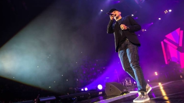 Max Pezzali pronto per il concerto di Genova, stasera 11 luglio 2016.