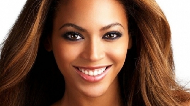 Beyonc&eacute; si sfoga su Facebook: 'Basta con gli omicidi degli afroamericani'