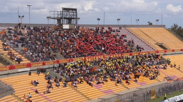 Lo stadio "Via del mare" di Lecce.
