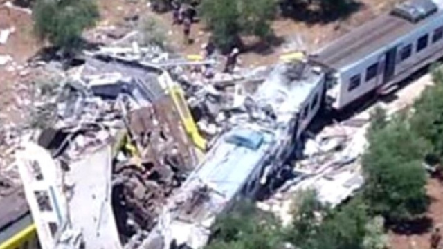 Ultime notizie cronaca, marted&igrave; 12 luglio: scontro fra due treni tra Andria e Corato