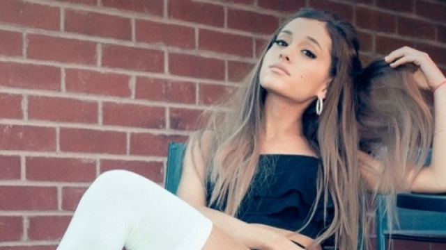 Ariana Grande tranquillizza i fans su Facebook sulle date dei concerti