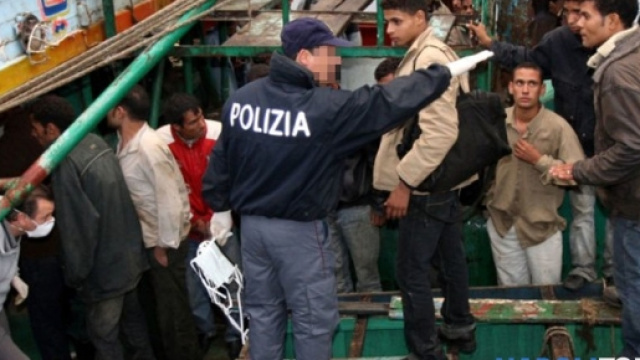 Poliziotto si ammala di tubercolosi per accogliere gli immigrati.