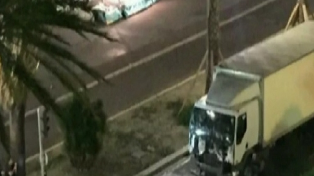 Attentato a Nizza, il camion della morte