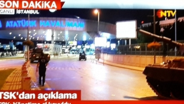 Colpo di Stato militare in Turchia, l'esercito in tv: 'Abbiamo preso il potere'