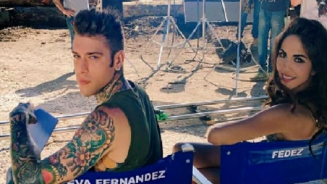 Fedez e Rocio Morales grande feeling sul set