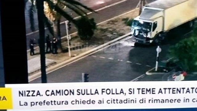 Francia in guerra: camion usato come un'arma sulla folla inerme fonto foto: riviera24.