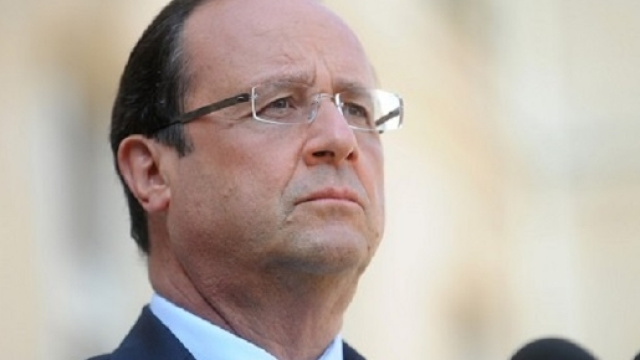 Francois Hollande: 'Siamo un Paese forte e non cederemo'